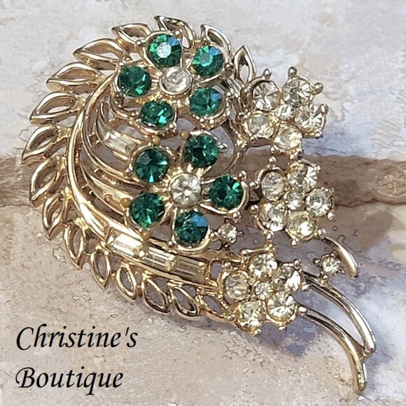 Vintage Dark Green & Clear Rhinestones Floral Swirl Pin, Christmas green, - Picture 1 of 2